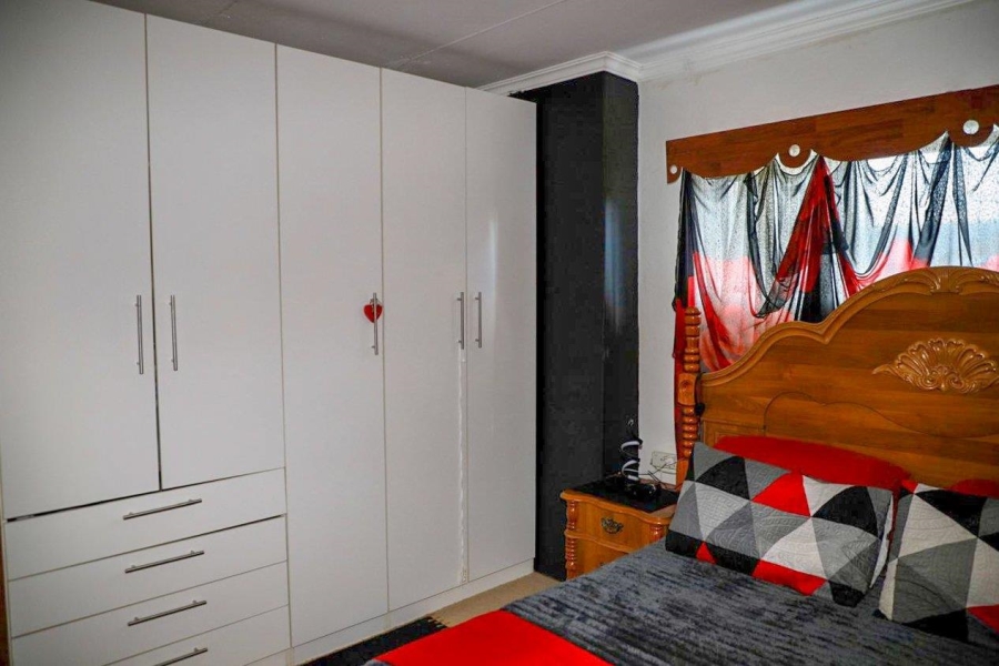 6 Bedroom Property for Sale in Oranjeville Free State